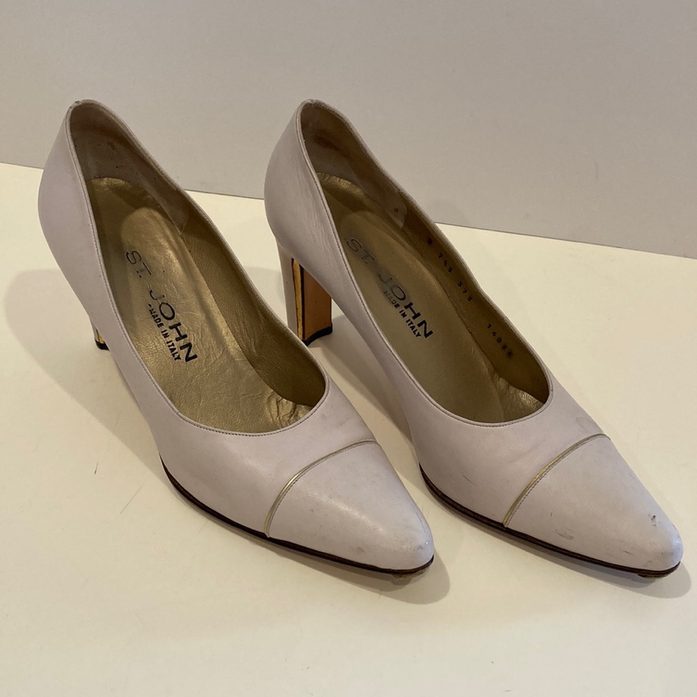 St. John Women’s Pump 7 1/2B Italy with Gold Accent Trim